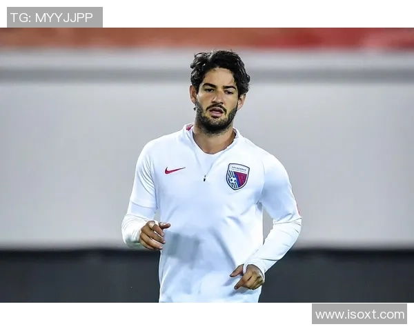 足球明星帕托深情告白心中挚爱感动无数球迷共鸣